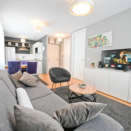 2 & Free Genius Private Parking זאדאר