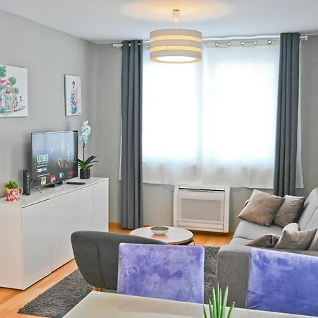 2 & Free Genius Private Parking זאדאר