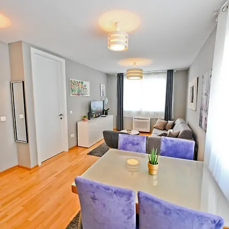 2 & Free Genius Private Parking זאדאר