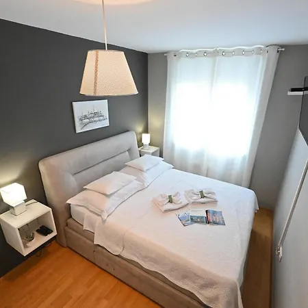 2 & Free Genius Private Parking *