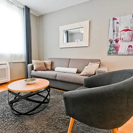 2 & Free Private Parking Apartment