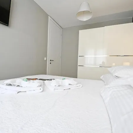 2 & Free Genius Private Parking *