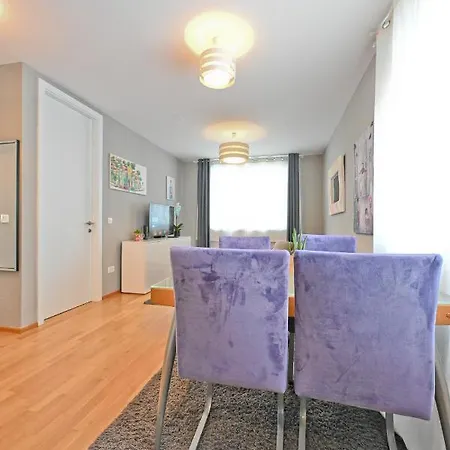 2 & Free Genius Private Parking *