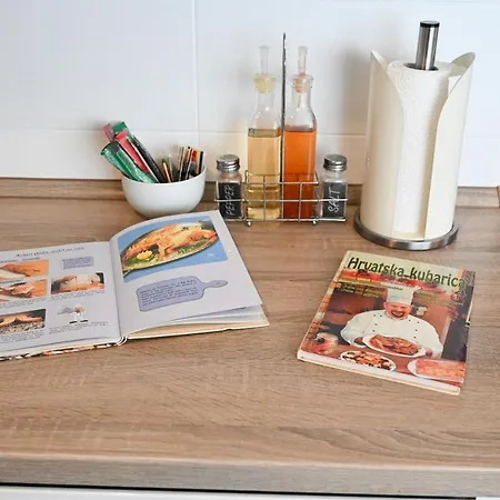 2 & Free Genius Private Parking *