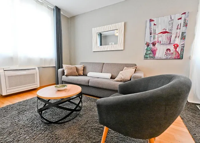 2 & Free Genius Private Parking Appartement