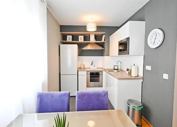 2 & Free Genius Private Parking *