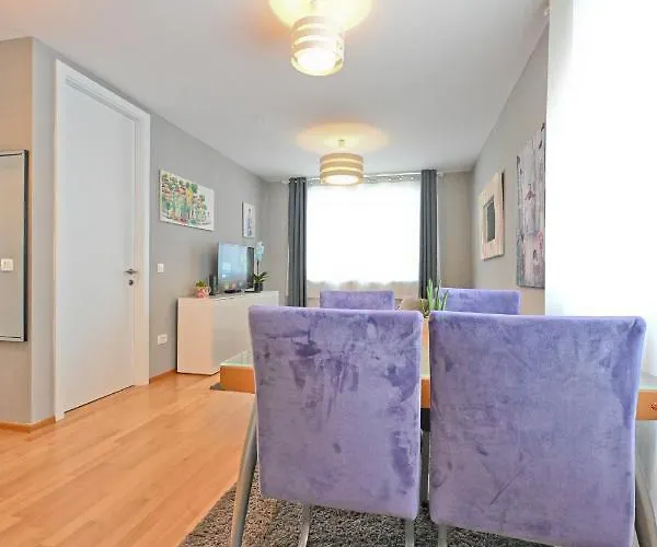 2 & Free Genius Private Parking *