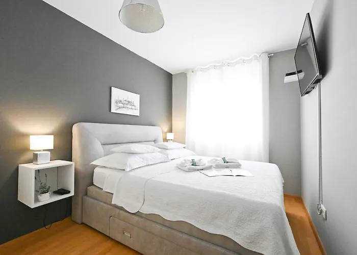 2 & Free Genius Private Parking *